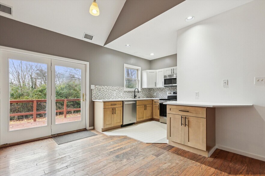 In Law Kitchen - 134 Yew Rd