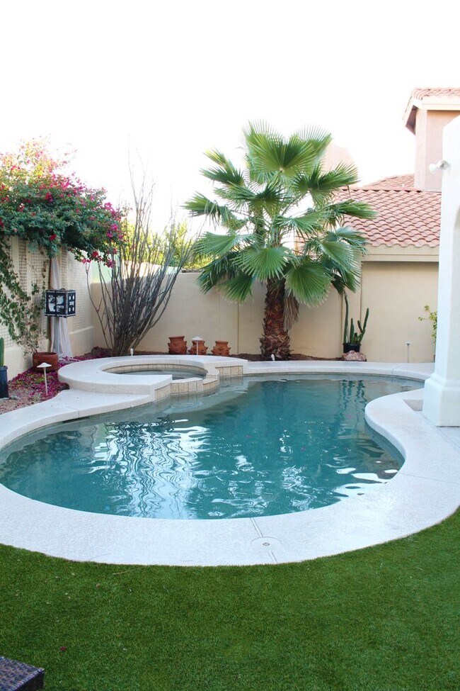 Building Photo - Mesa Gem with Pool for Rent!