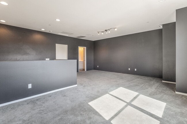 Building Photo - Beautiful 4 Bed 3.5 Bath Home in Great School District!! Located in Montecito.