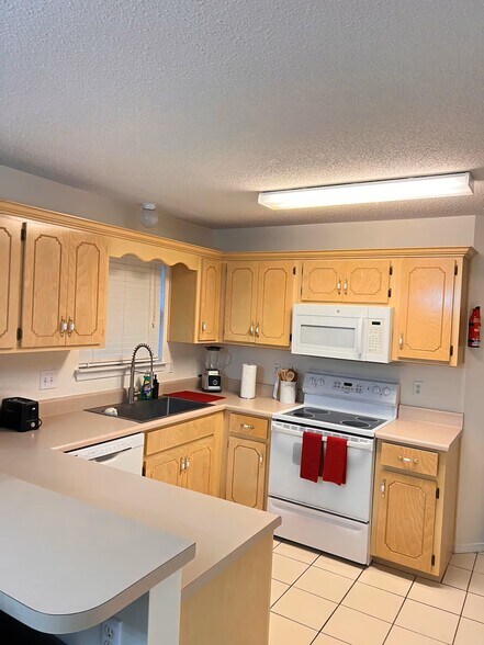 Building Photo - 1604 Chadwick Ln