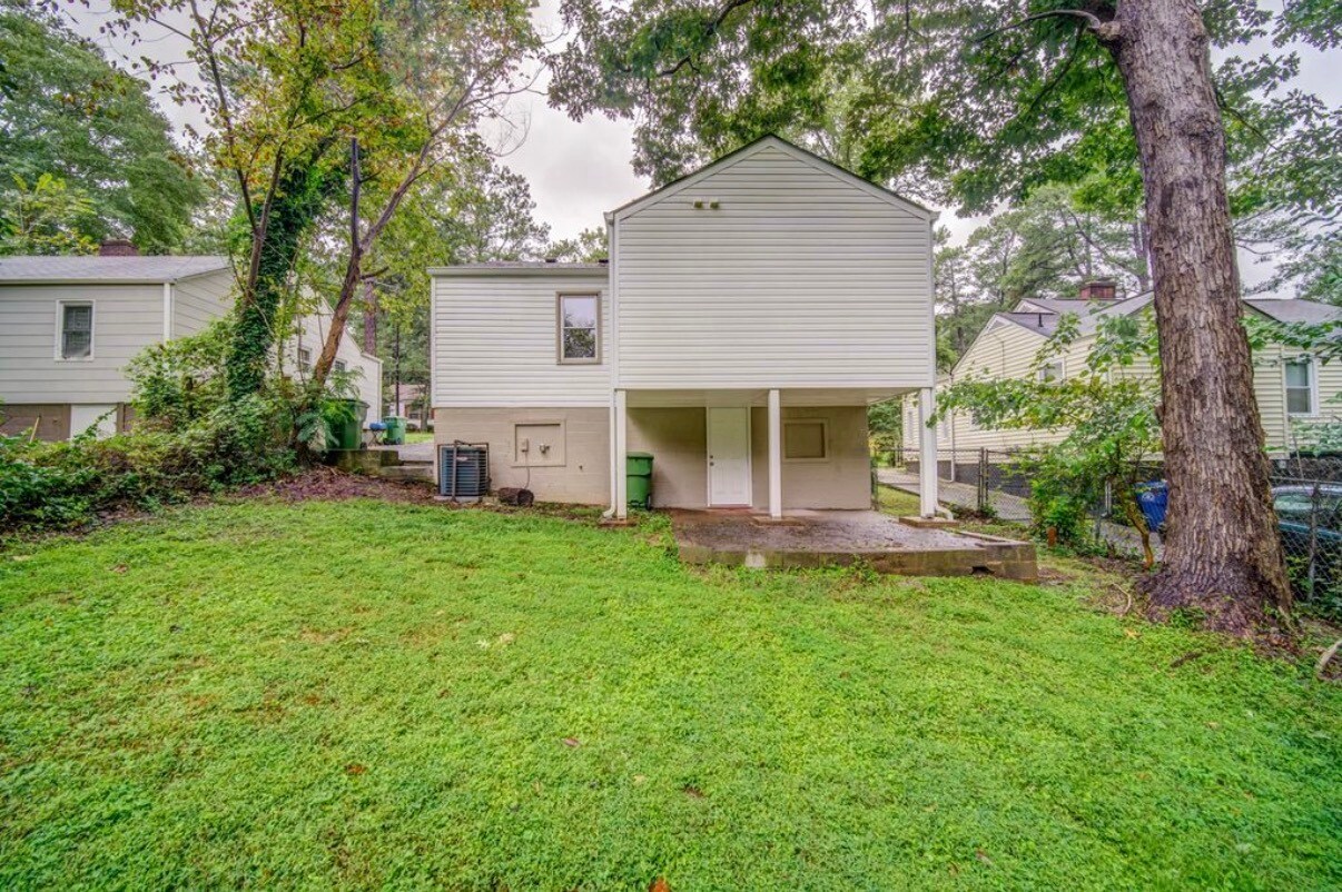 Building Photo - 1384 Westmont Rd SW