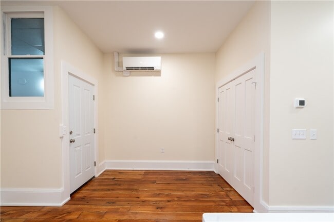 Building Photo - 178 Main St