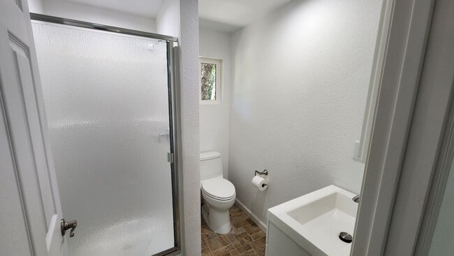 Building Photo - Lovely cottage home located minutes from Yuba devide