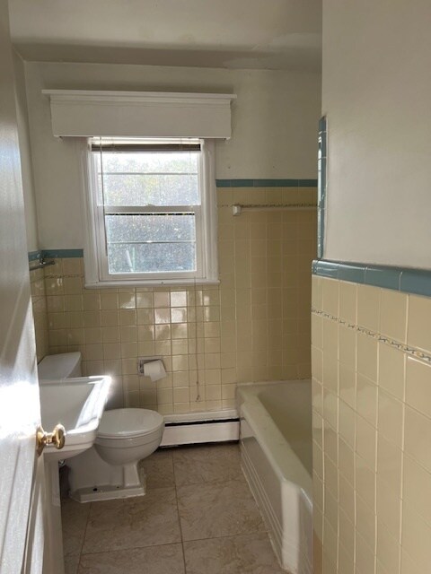 bathroom - 490 E Indiana Ave