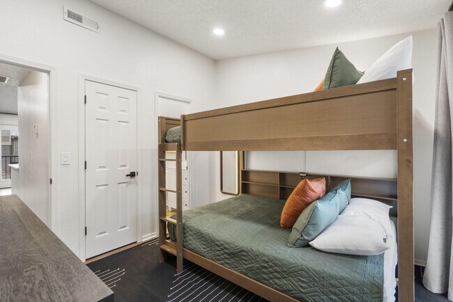 Building Photo - 225 Ozark Mountain Resort Dr