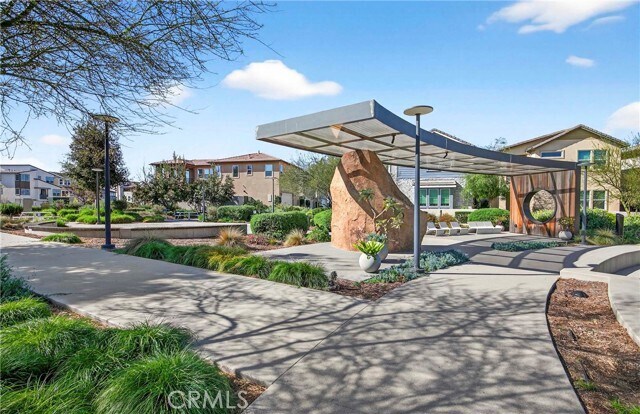 Building Photo - 346 Chorus