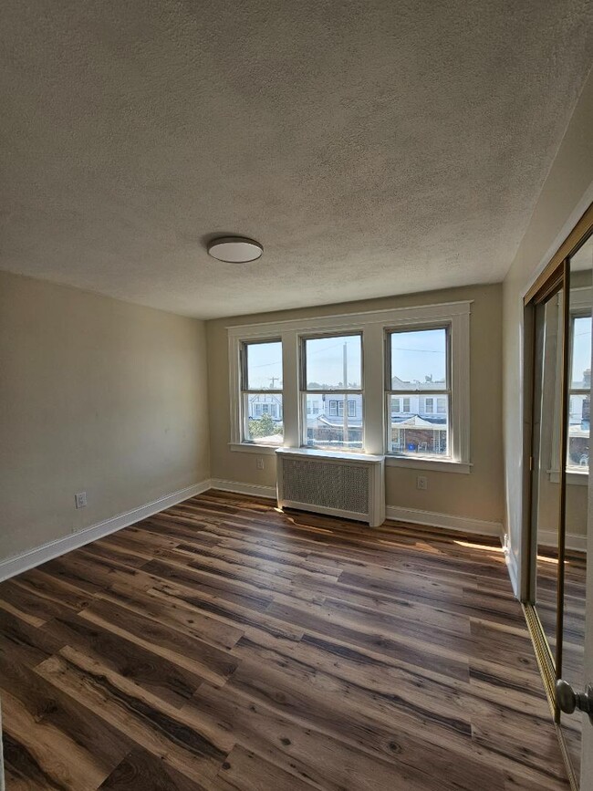 Building Photo - 5711 Dunlap St