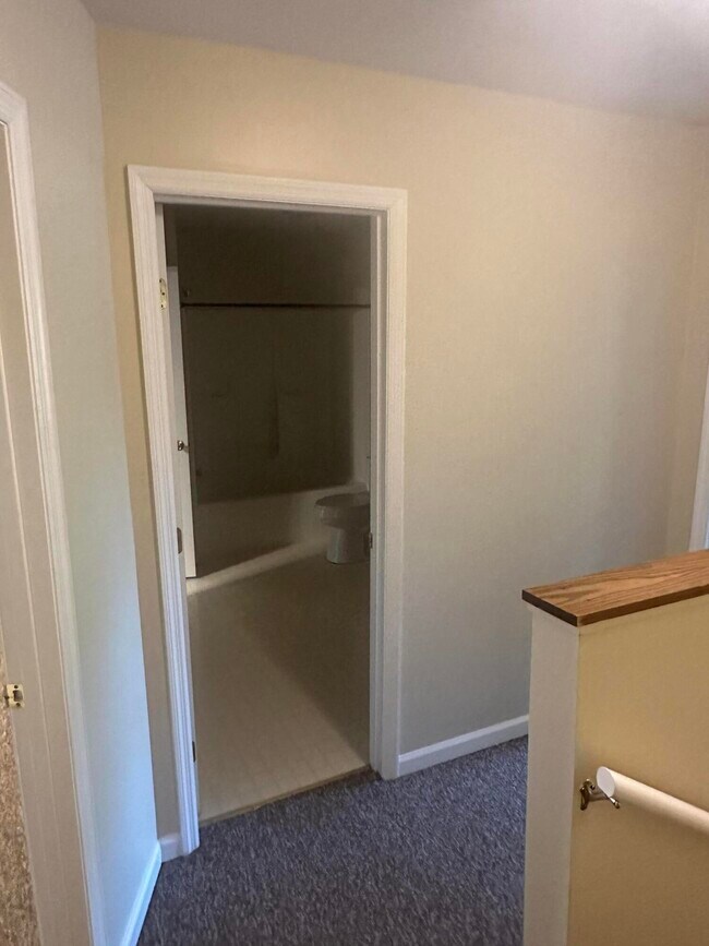 Building Photo - 2005 River Ridge Rd