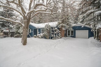 Building Photo - 225 E 25th St