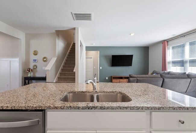 Building Photo - 124 Cassina Dr