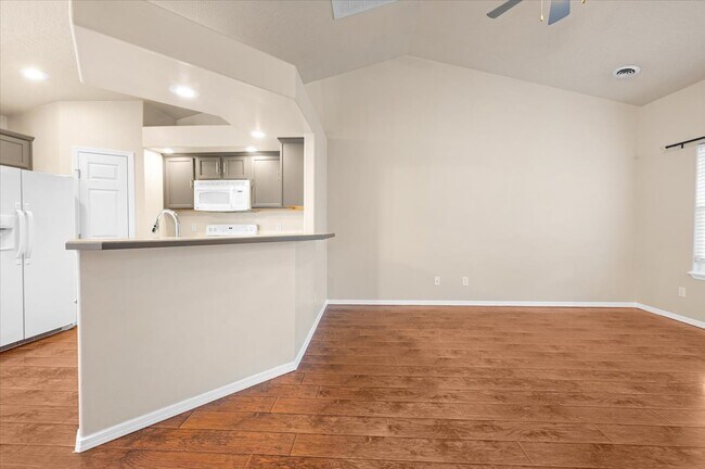 Building Photo - 3685 S Creekwood Way