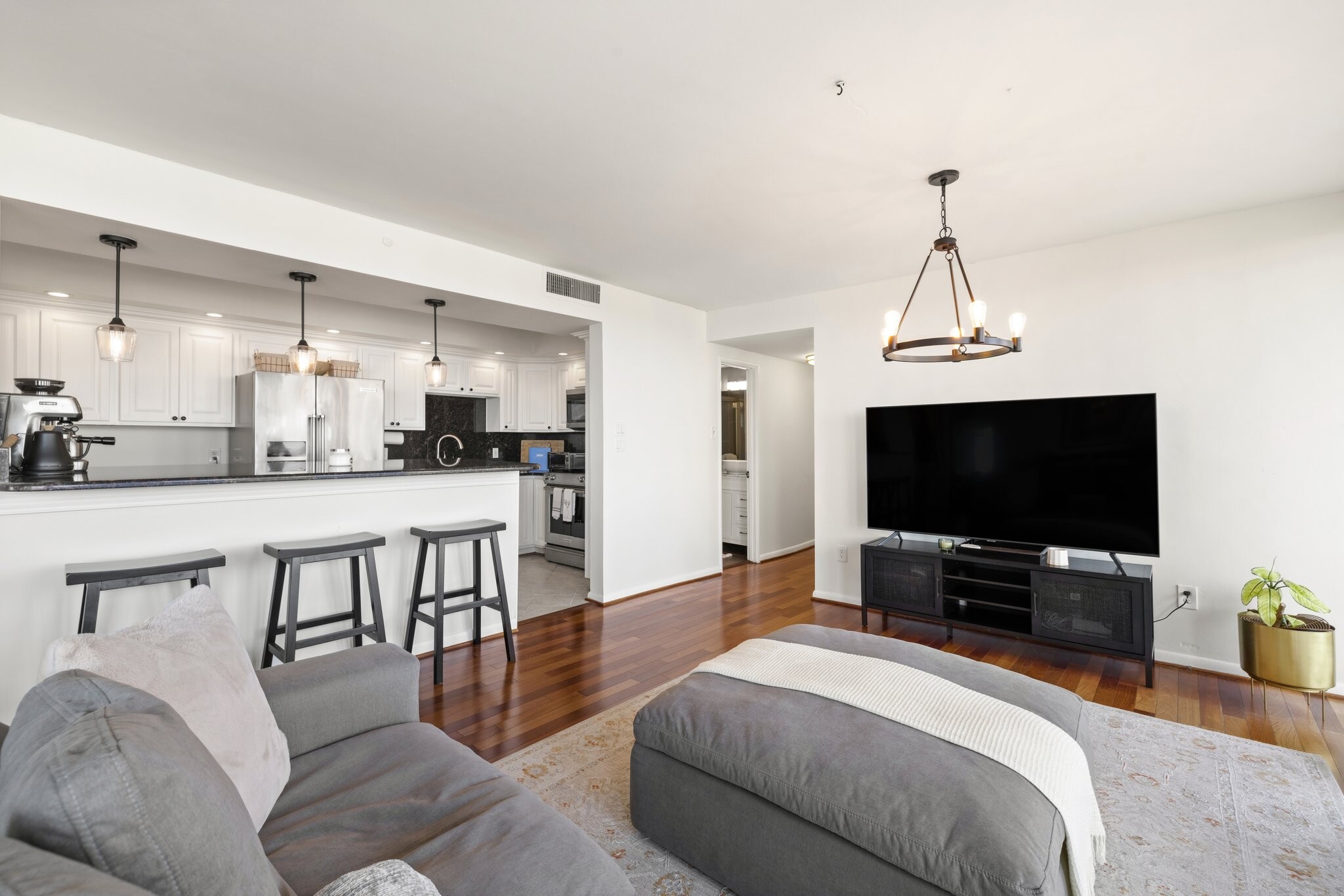 Building Photo - 6301 Stevenson Ave