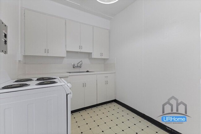 Building Photo - Exceptional Value: Charming Portland Studio ($1,100)