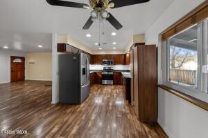 Building Photo - 463 Larson Rd