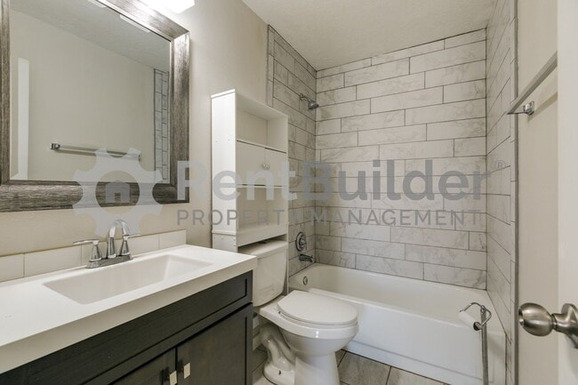 Building Photo - MONTHLY YARD SERVICE INCLUDED JUST IN TIME FOR SPRING!!!