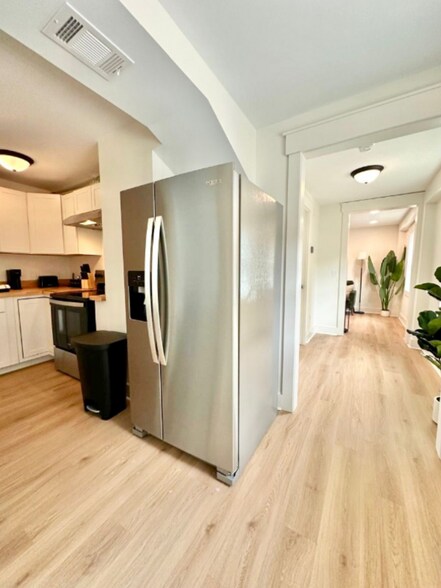 Building Photo - 1313 Live Oak St