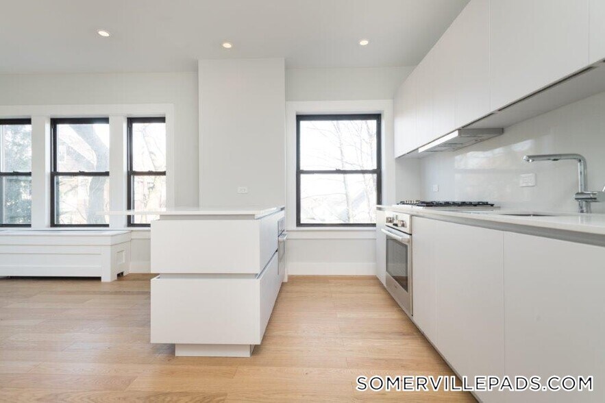 Building Photo - 123 Highland Ave