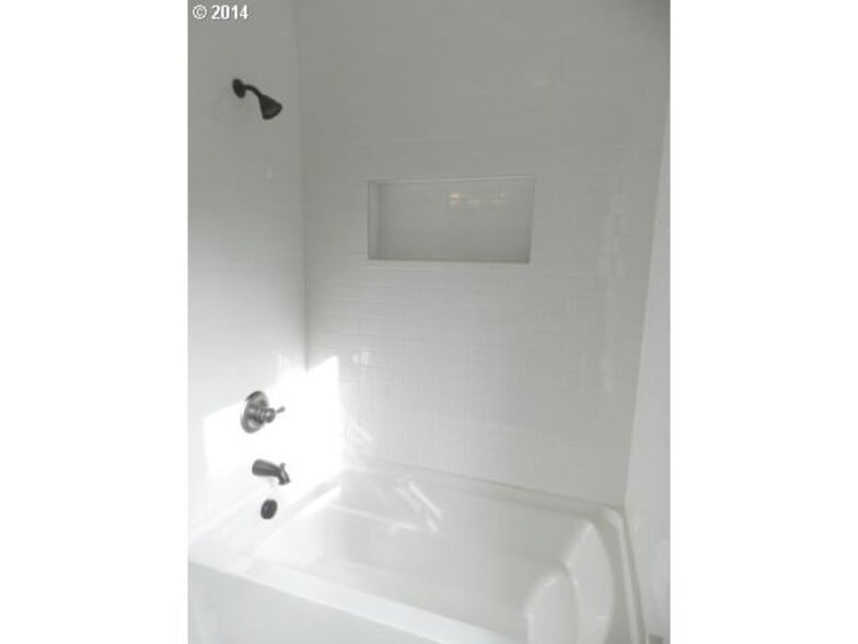Bathroom - 7138 N Central St