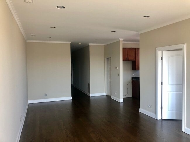 Building Photo - 4300 N Kedzie Ave