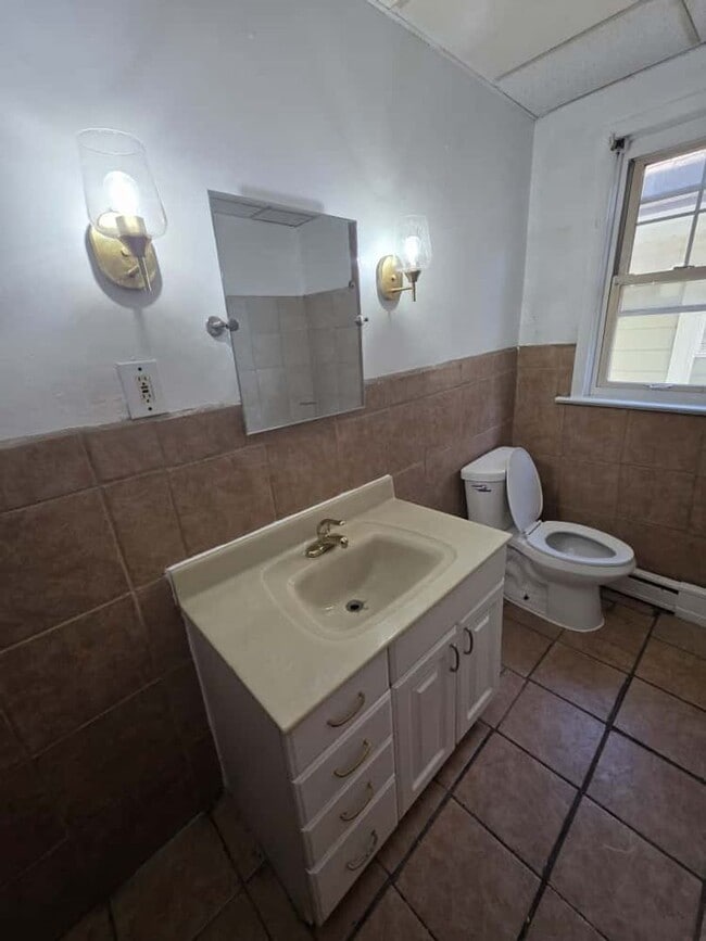 Building Photo - 647 Edgewood Ave