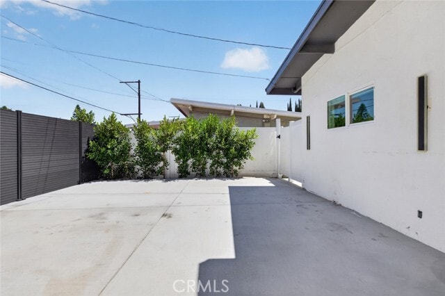 Building Photo - 10806 Paso Robles Ave