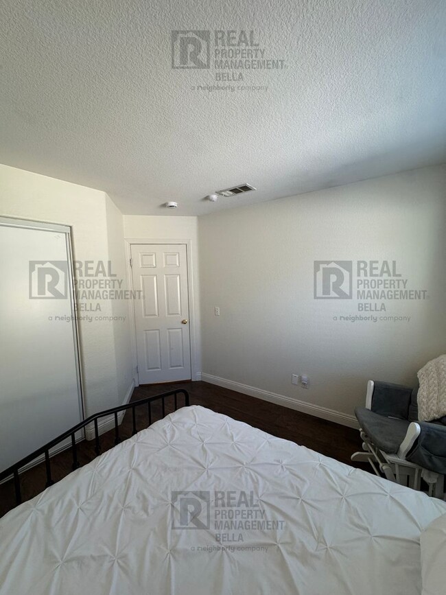 Building Photo - Spacious 4-Bedroom Menifee Home with Open ...