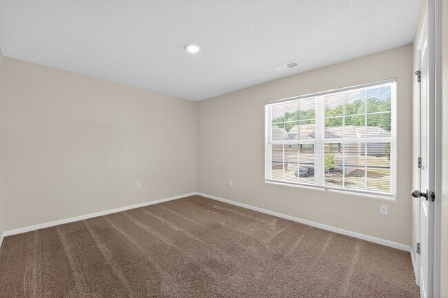 Building Photo - Spacious 4BR House in Charlotte