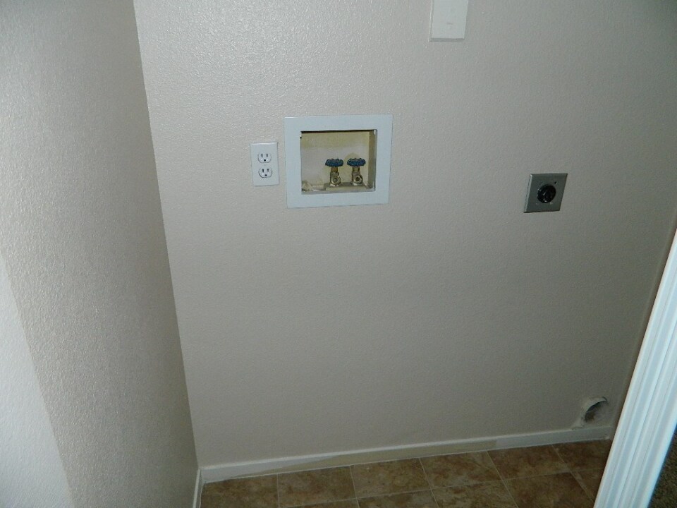 Building Photo - 4340 Sanderling Cir