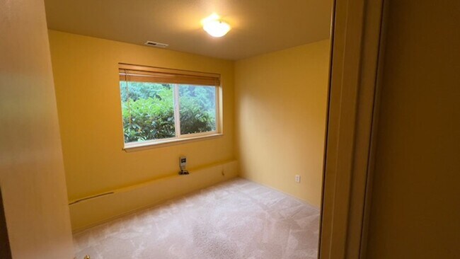 Building Photo - Beautiful 2 Bed 1 Bath MIL Unit near Cedar Grove, Issaquah