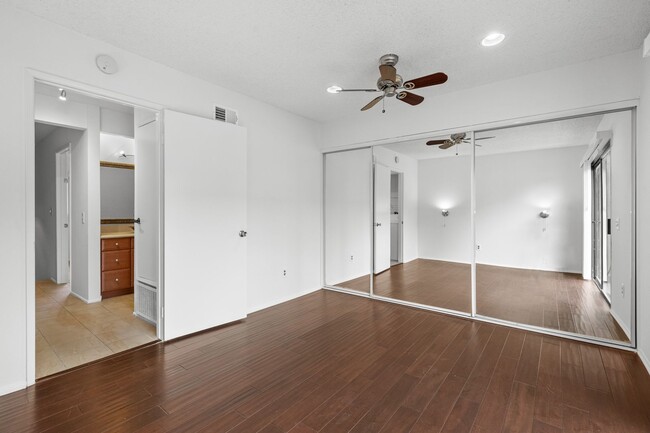 Building Photo - Stylish Pasadena Townhome: 2 Bedrooms, Upd...