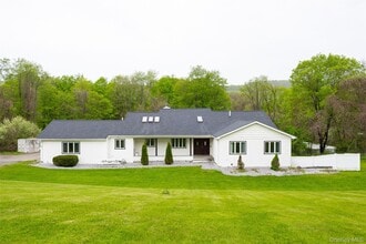 Building Photo - 921 W Dover Rd