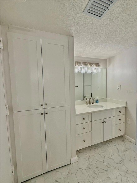 Building Photo - 450 S Gulfview Blvd