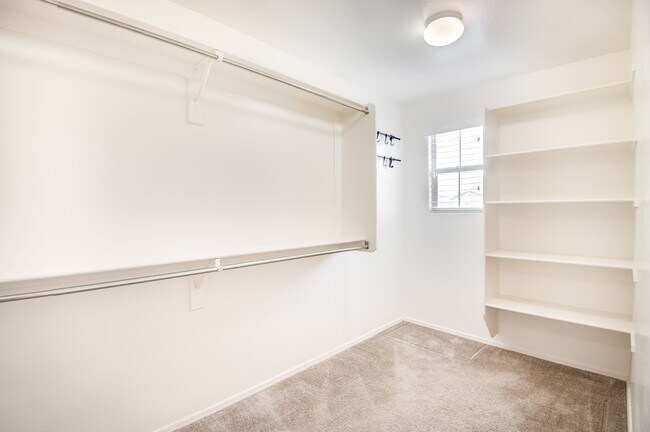 Building Photo - 12038 W Briles Rd
