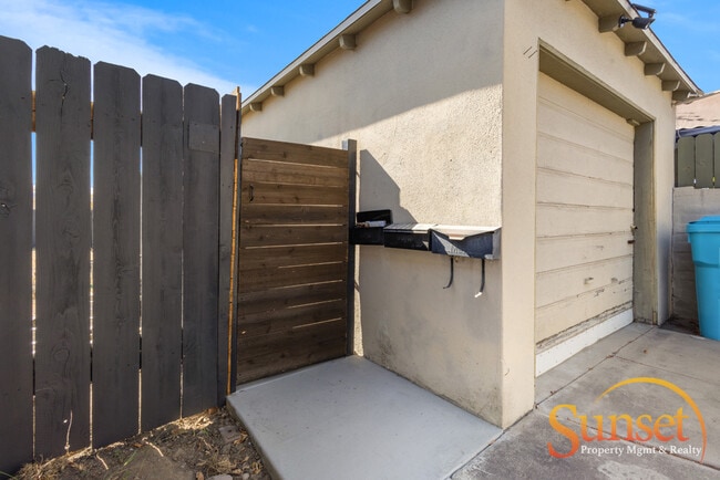 Building Photo - 4630 Altadena Ave.