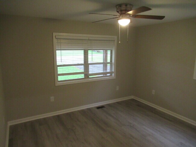 Building Photo - Newly Renovated Brick Duplexes in Lincolnt...