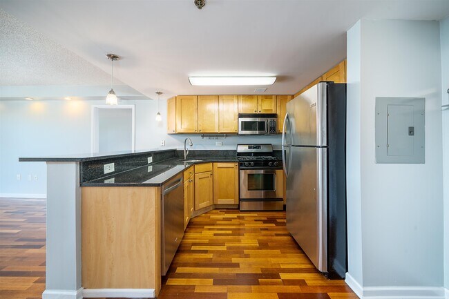 Building Photo - 759 2nd St