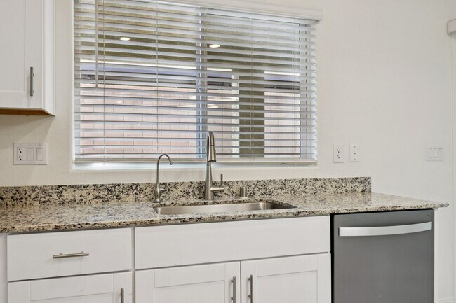 Building Photo - 10971 Meridian Flds Ave