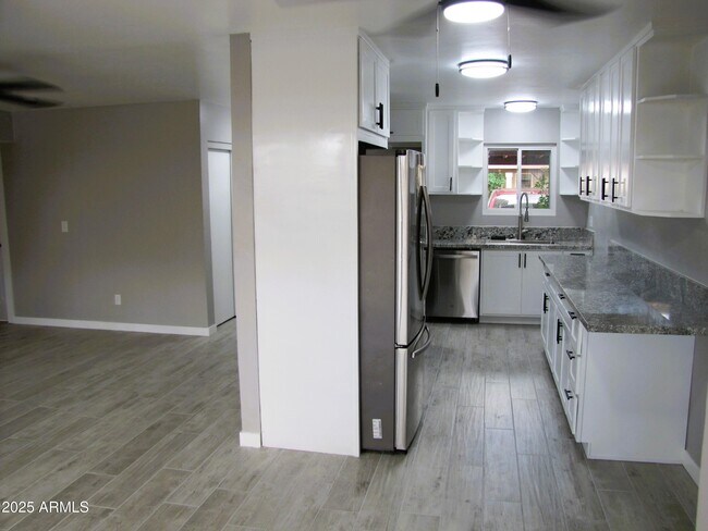 Building Photo - 4416 Plaza Vista