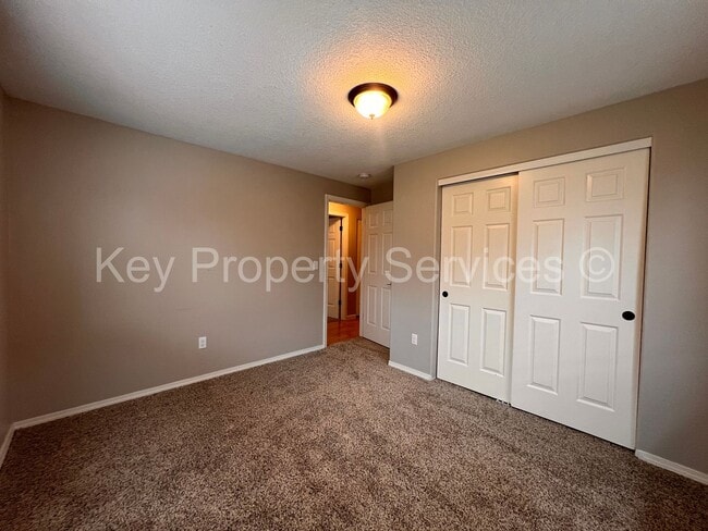 Building Photo - Charming Home in Quiet Image Neighborhood