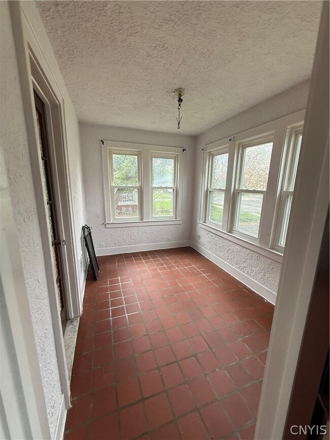 Building Photo - 205 Fellows Ave