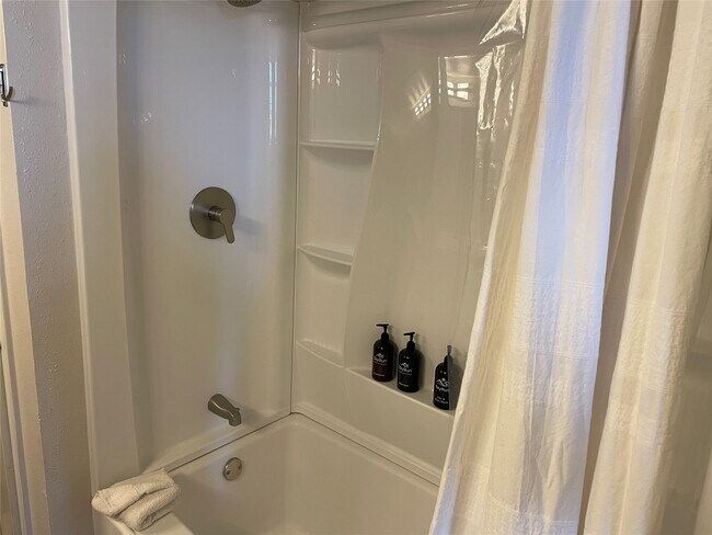 Building Photo - 2118 The Strand