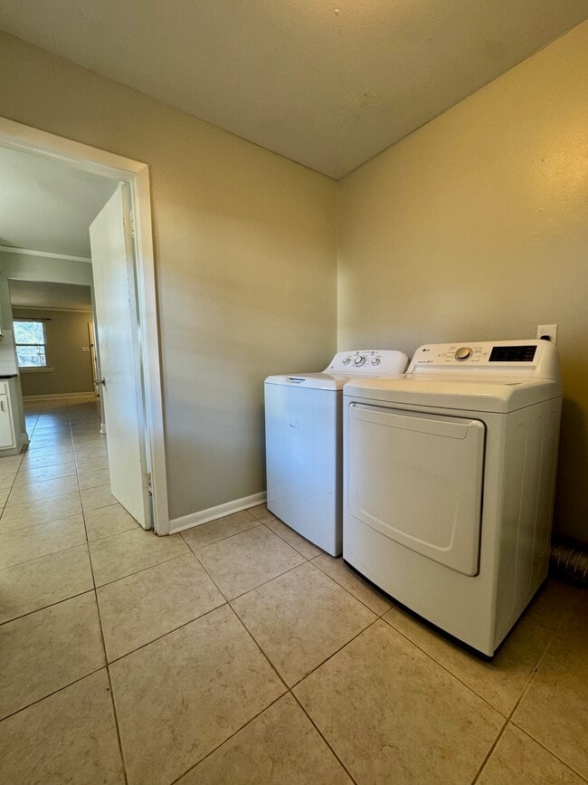 Building Photo - 134 Hwy Dr