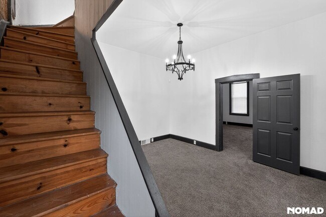 Building Photo - 2 Bedroom Townhome in Saint Louis