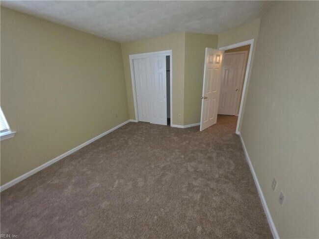 Building Photo - 1460 Berkshire Dr
