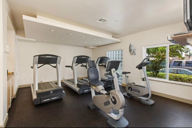 Building Photo - 3520 Lebon Dr