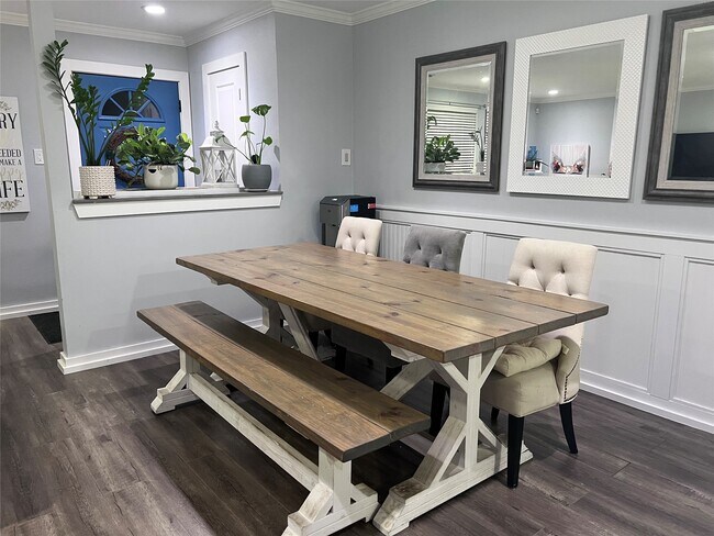 Building Photo - 6486 Alisa Ln