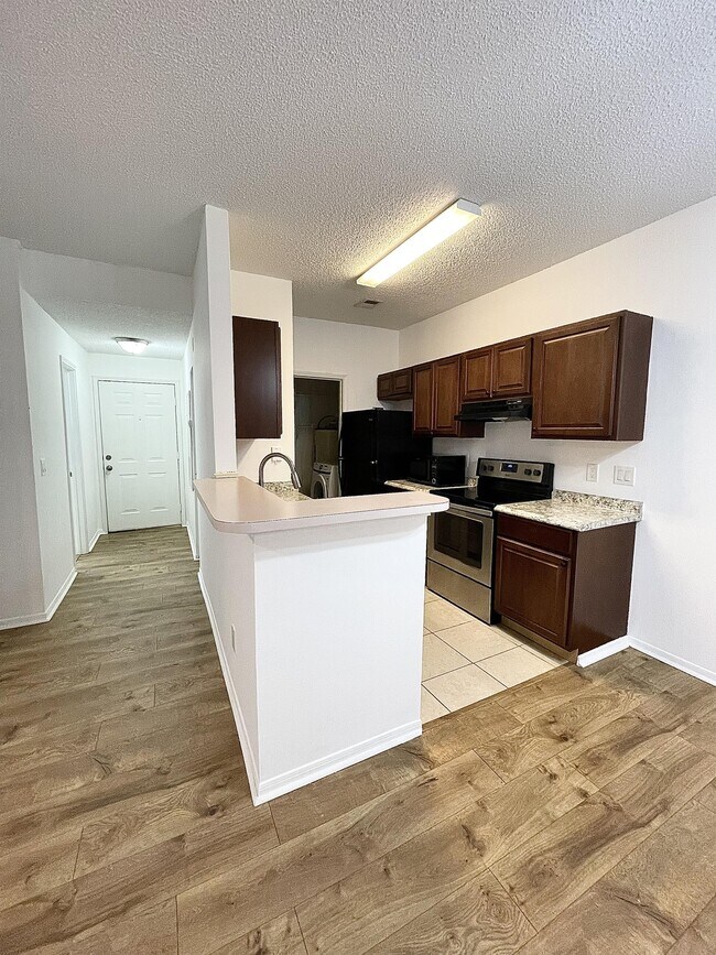 Building Photo - 2516 Grassy Point Dr