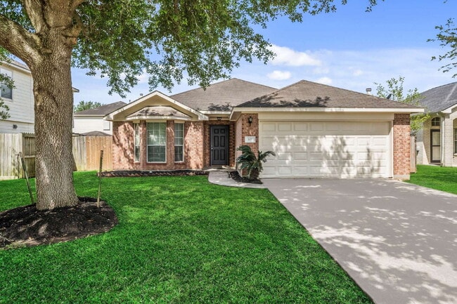 Building Photo - 305 Golden Oak Dr