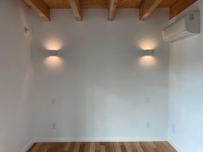 Building Photo - 2950 Fairview Ave E