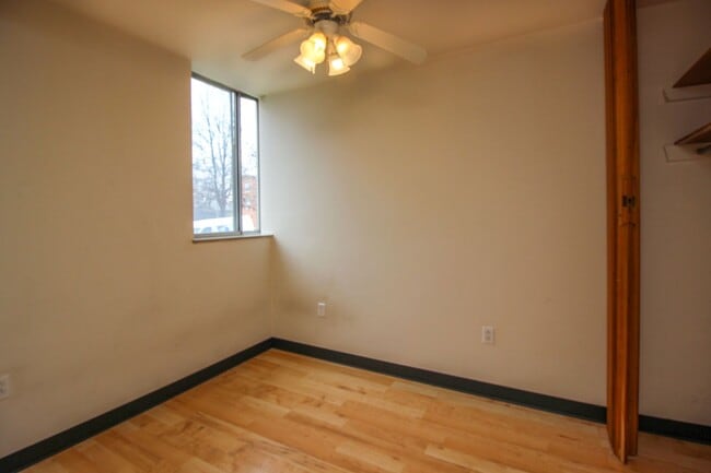 Building Photo - 2BR/1BA Apartment - Near Campus - Swift access to Class! WATER INCLUDED! $1,000/MO
